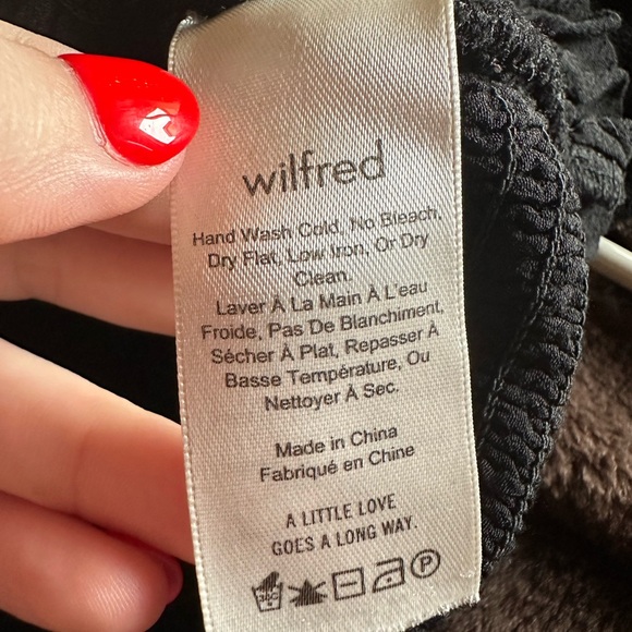 Aritzia Wilfred smocked blouse cropped black size large - Picture 5 of 6